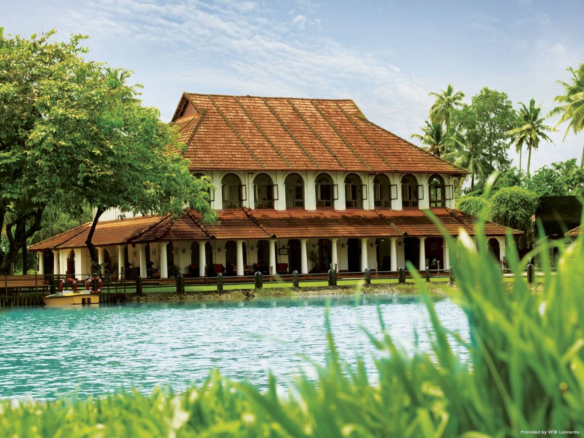 Taj_Kumarakom_Resort_and_Spa-Kottayam-Aussenansicht-2-107384